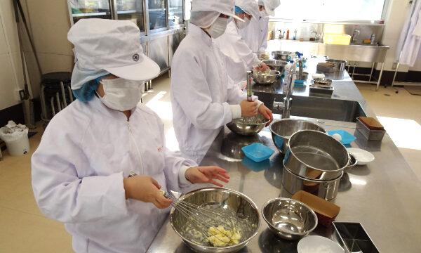 パウンドケーキの製造実習