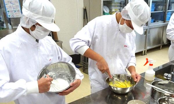 シフォンケーキの製造実習　〜鶏卵の起泡性を学ぶ〜